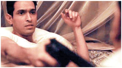 Intimidated Vikrant Massey Hit Ranveer Singh On The Nose With A Gun On First Day Of Lootera