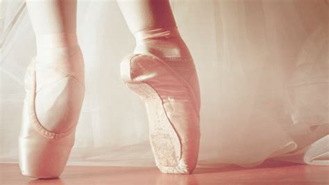 Pinkballetwallapaperbytutorialescremita D5w034epng 1024×576 Ballet Pointe Shoes Ballet