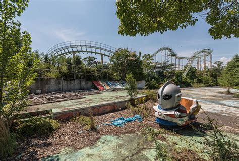 Abandoned Dreamland Theme Park In Japan Now Looks Like A Graveyard