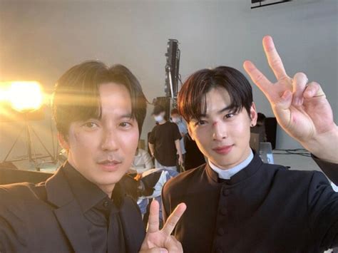 Actor Kim Nam Gil Reveals Two Eye Pleasing Shots With Cha Eun Woo Astro The Island Behind