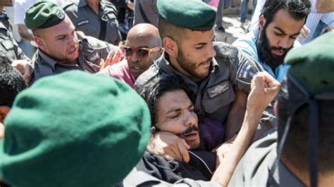 Police Clash With Palestinians As Israelis March For Jerusalem Day