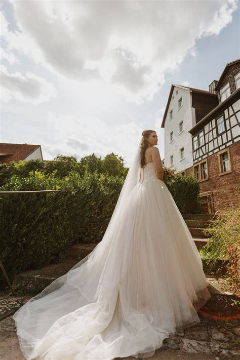 Hier findet ihr alles, was zu einer gelungenen hochzeitsplanung gehört. Hochzeitskleid | Hochzeitsfotografie, Hochzeitsfotograf ...