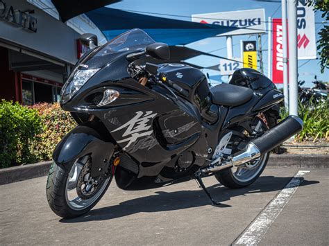 The clutch is deep in pull and i'm holding the bike back, my stomach hard the acceleration and aerodynamics package of the suzuki hayabusa is that of legend. Suzuki Hayabusa 2019 - Sparkle Black ⋆ Motorcycles R Us