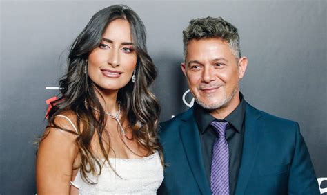 Alejandro Sanz Y Rachel Valdés Celebran Con Este Beso Su Gran Noche