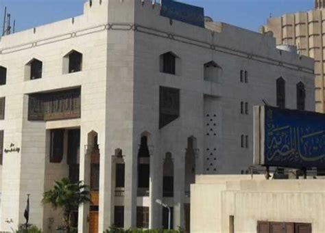 وقد افتتح أول متحف للجمهور وهو متحف الأشموليان في عام 1683م، في جامعة أكسفورد بلندن، وكان هذا المتحف يعرض مجموعة من الأشياء الغريبة والنادرة التي أهداها العالم الإنجليزي إلياس أشمول إلى الجامعة، وفي. دار الإفتاء المصرية توضح حقيقة فتوى إغلاق المساجد للوقاية ...