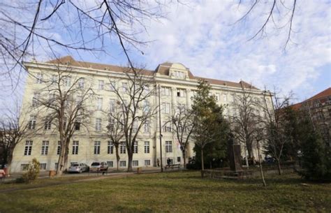By selecting you, the university takes no responsibility for your enrolment as a. S-a schimbat conducerea la Universitatea de Medicină și ...