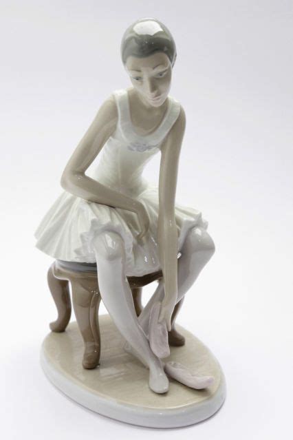 Lladro Nao Figurine Seated Ballerina Joy Antiek Grootmoeders