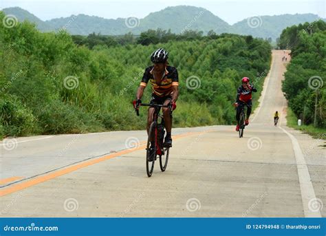 Amateur Bike Athletes Make The Most Of Their Efforts In The Bicycle