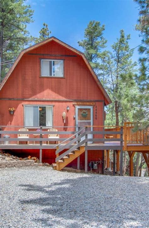 Lonesome pine cabins darbojas pārējo apmešanās vietu darbība, viesnīcas un moteļi, brīvdienu mājas, mājiņas un kūrorti aktivitātēs. Barn-Inspired Cabin Rental Secluded in the Pines of ...