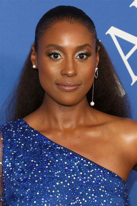 Issa Rae Is The First Woman Of Colour To Host Cfda Awards
