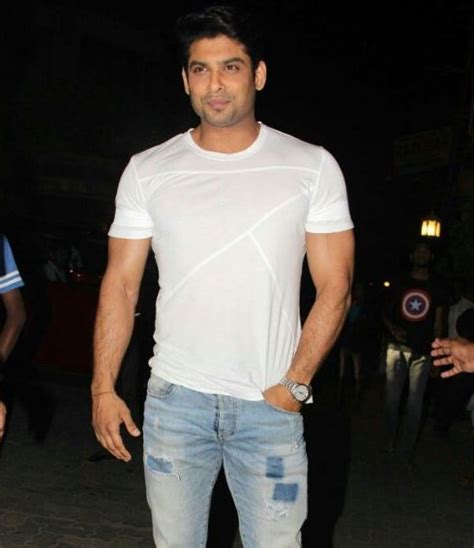 He is studying in khelgaon public school, in allahabad. Siddharth Shukla Wiki, Age, GF, Wife, Marriage, Family ...