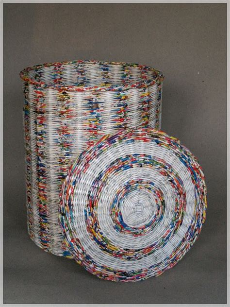 Laundry basket made from recycled newspapers by BluReco Artesanías