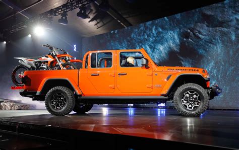 Jeep Gladiator Photos And Specs Photo Jeep Gladiator Hd Restyling And