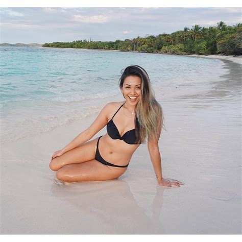 Jessica Lesaca Bikini And Cleavage Pictures 32 Pics Sexy Youtubers