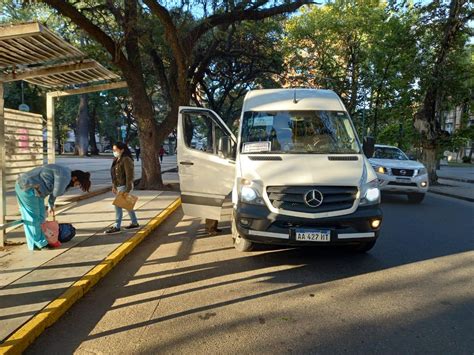 ¿por qué guardártelo para ti cuando puedes sacar una sonrisa a miles de personas? El servicio de combis en la capital funciona hoy ante al ...
