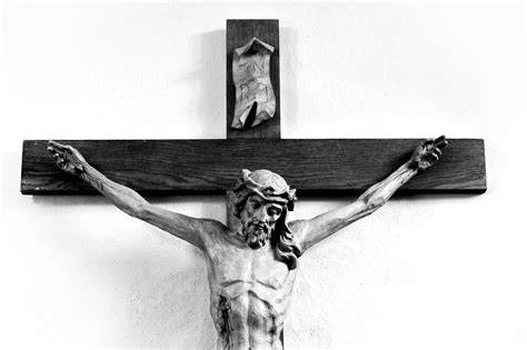 10 Crucifijos Para Tu Hogar Descúbrelos En El Catálogo De Holyart
