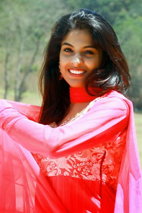 Mythili Malayalam Movie Actress Latest Non Watermark Best Image Gallery