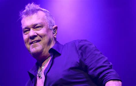 Jimmy Barnes now has "all clear" to travel following hip and back surgery