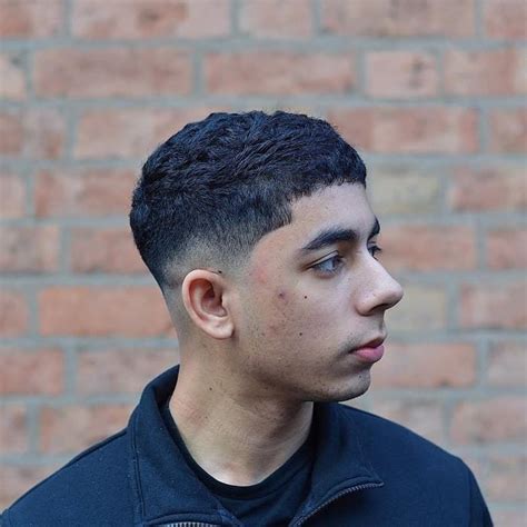 In detail, you will still see short hair remaining on the sides on the taper haircut while the fade normally blends into your skin. 40 Best Skin Fade Haircuts for Men in 2020 - Cool Men's ...
