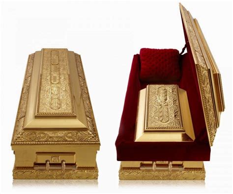 20 Cool And Crazy Things Made From Gold Casket Gold Gilding Gold Casket