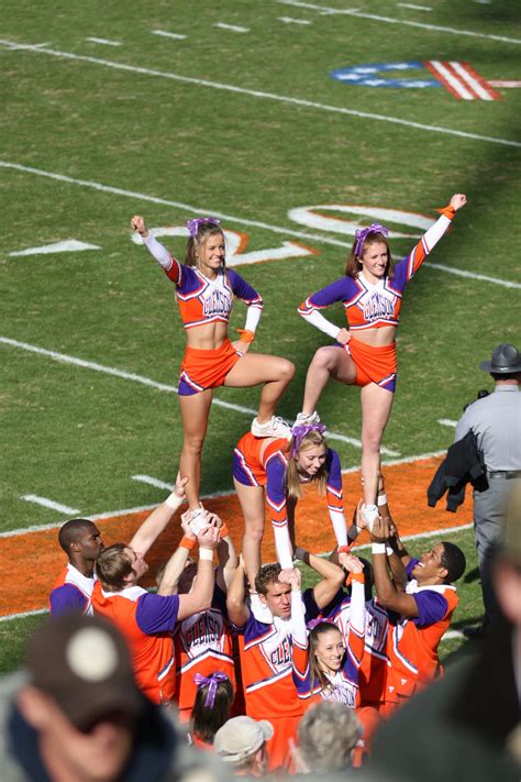 Cheerleading Moves Cool Cheer Stunts Cheer Moves Cheer Routines