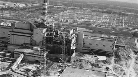 Последний энергоблок чернобыльской аэс был только остановлен только в 2000 году, сейчас там строят новый саркофаг, окончание работ запланировано на 2018 год. 33 годовщина аварии на Чернобыльской АЭС - IMatvey