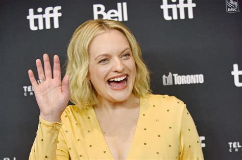 elisabeth moss handmaid s tale ending will have tonal loyalty to book