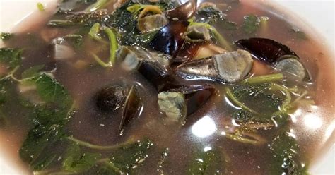Straccietella soup is an italian soup with shreds or rags of eggs floating in a broth. Egg Trio Soup With Spinach - Escarole And Meatball Soup ...