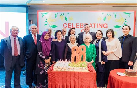 And k & n kenanga holdings bhd chairperson datuk tengku noor zakiah tengku ismail also received the award. Tengku Dato' Paduka Noor Zakiah celebrates her 88th ...