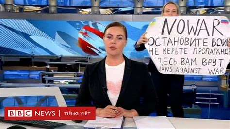 Ukraine Nữ Nhà Báo Nga Phản đối Chiến Tranh Ngay Trên Tv Bbc News