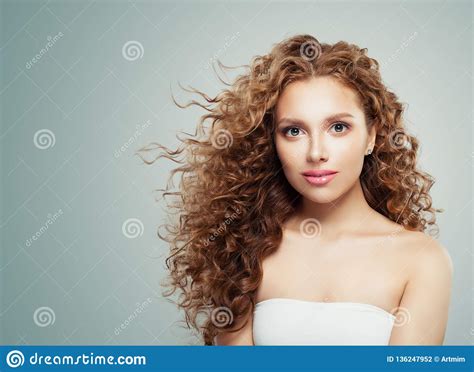 Jan 09, 2021 · wavy hair needs plenty of nutrition in order to give you a glistening, healthy shine and prevent breakage and frizz. Redhead Beauty. Young Female Face, Woman With Long Healthy ...