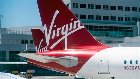 Viral Clip Shows Virgin America Flight Attendant Dancing Along To