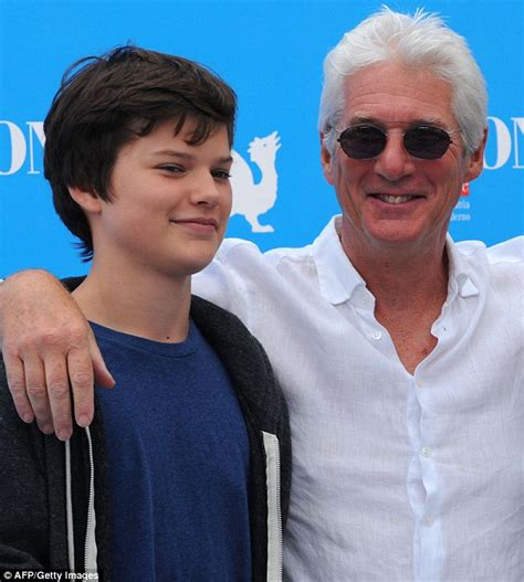 В настоящее время ричард женат на алехандре сильве. Richard Gere joined by son Homer James Jigme at Giffoni ...