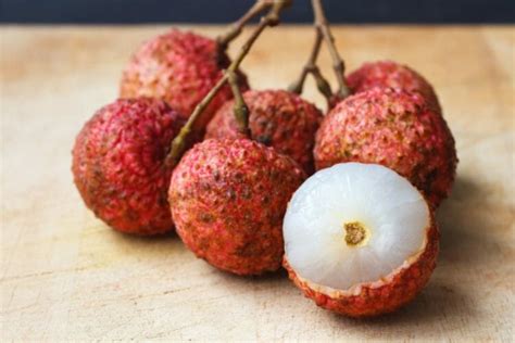 What Do Lychees Taste Like And How Do You Eat Them The Rusty Spoon