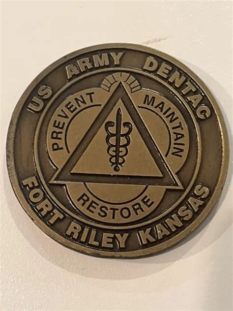 Vintage Us Army Fort Riley Dental Commander S Challenge Coin