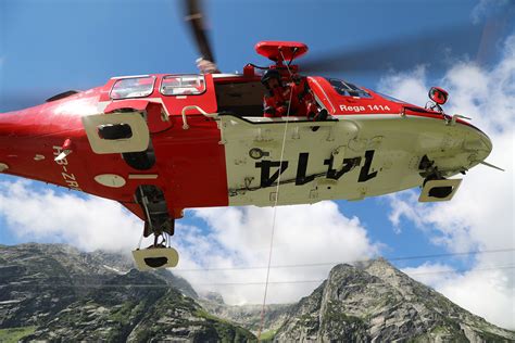 Rega Helikopter Flogen Rund 90 Einsätze Am Wochenende Schweizerische