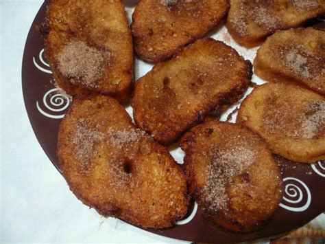In el salvador, torrejas are often accompanied by a hot drink called chilate. Torrejas caseras
