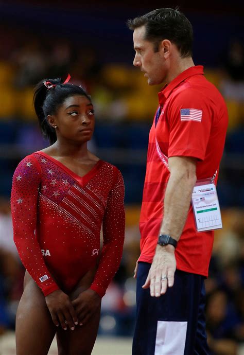 With a combined total of 30 olympic and world championship medals, biles is the most d. סימון ביילס התגברה על אבן בכליה והדהימה באליפות העולם