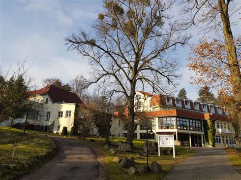 Gjestene tilbys ubetjent parkering (mot et tillegg). "Außenansicht" Hotel Haus Chorin (Chorin) • HolidayCheck ...
