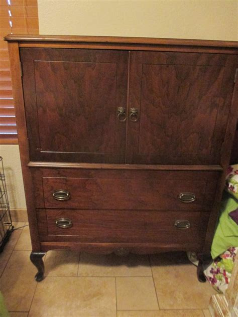 Advise meaning, definition, what is advise: I Have An Old Dresser Essey And Wish To Sell, Can You Give ...