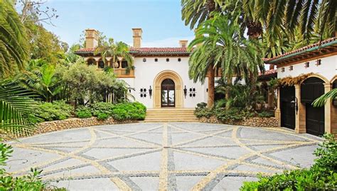 79 просмотров • 16 июн. Malibu Compound Jay-Z & Beyoncé Rented for $400K/Month ...