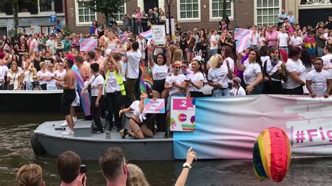 pride amsterdam canal parade prinsengracht op 3 augustus 2019 gay parade transgenderboot