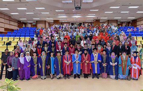 Pasalnya, vape juga mengandung tembakau, meski tidak sebanyak rokok. VAPE BAHAYAKAN KESIHATAN - TIMBALAN DEKAN FAKULTI ...