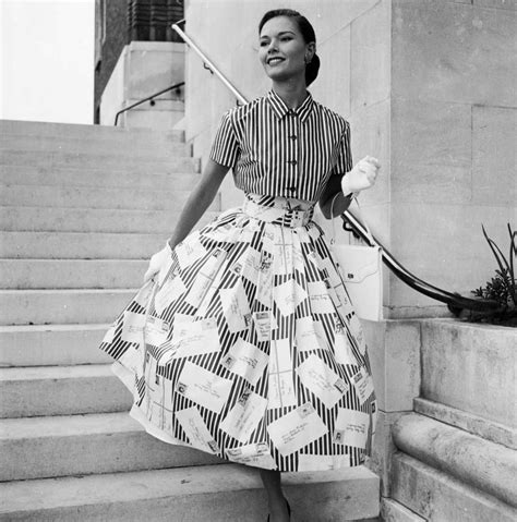 Moda anni 50 look dior. Moda anni 50: stile, abbigliamento, accessori, make up e ...