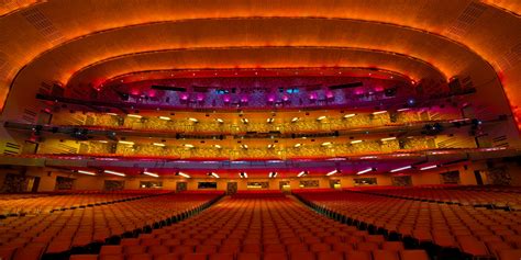 Najbolj odmevna je po jutranjem programu z borom, natalijo. Take a Tour of Iconic Radio City Music Hall | Travelzoo