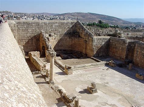سلسلة كنائس الأردن القديمة كنيسة القديسين قزمان ودميان Jordan Heritage