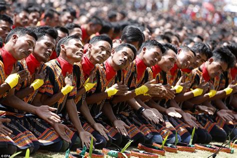 Indonesian Men Do Traditional Dance In Tourism Drive Daily Mail Online