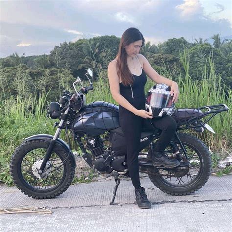 Pinay Lady Rider Okies Dee On A Motorcycle Like A Badass Motorcyclewomenworld Wiki Fandom
