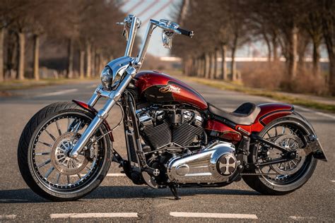 Thunderbike Modern Classic Customized Harley Davidson Softail Breakout