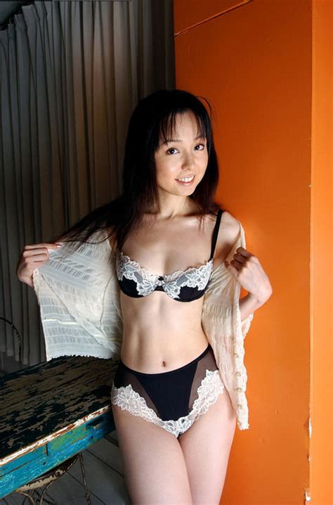 Sexy And Horny Japanese Av Idol Yui Hasumi Shows Her Naked